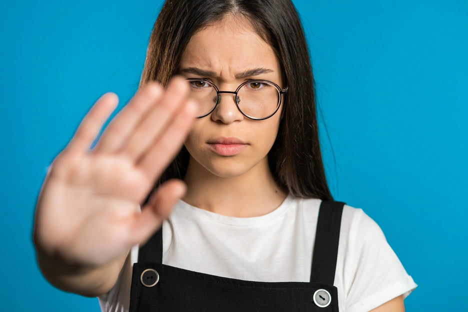 girl with spot signal hand on blue background