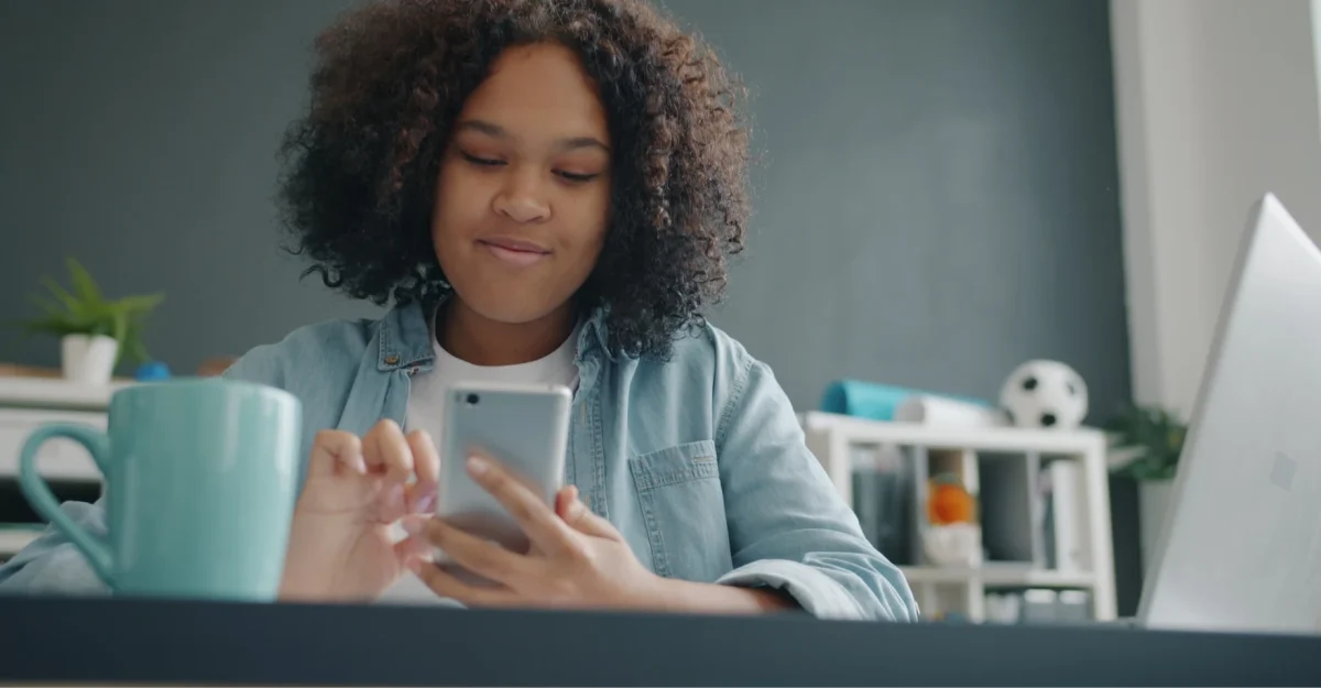 teen-texting-on-mobile-phone