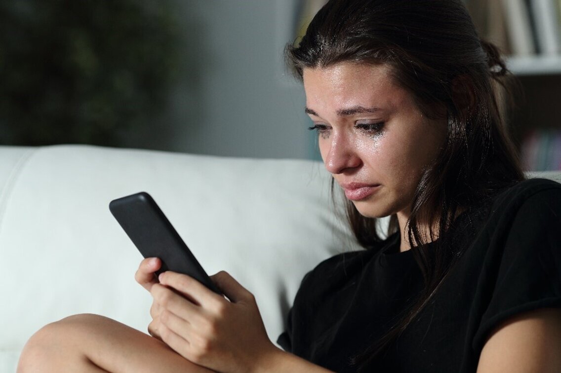 upset girl on mobile phone